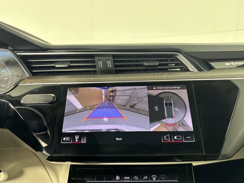 Used 2021 Audi e-tron Prestige w/ Prestige Package AWD/4WD image 12