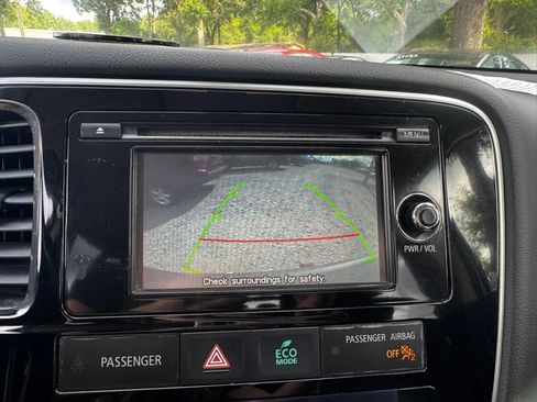 Used 2015 Mitsubishi Outlander SE FWD image 23