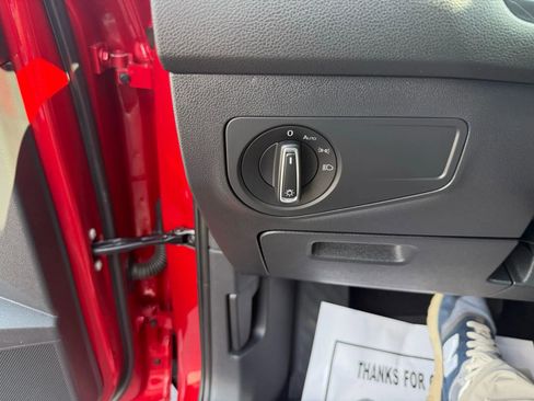 Used 2022 Volkswagen Tiguan SE image 13