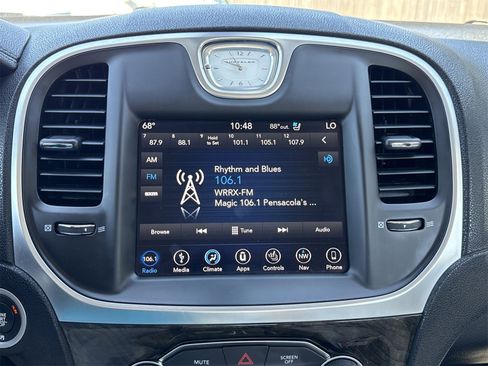 Used 2018 Chrysler 300 Limited image 21