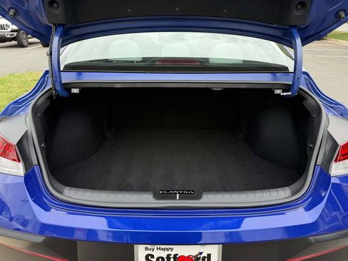 Used 2025 Hyundai Elantra Limited FWD image 34