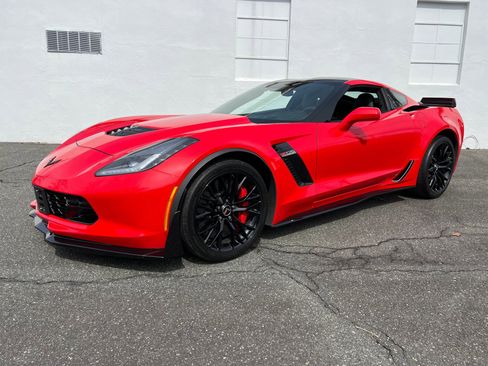 Used 2015 Chevrolet Corvette Z06 w/ 3LZ Preferred Equipment Group image 2