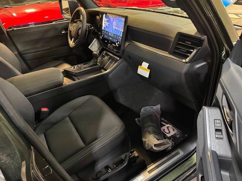 Used 2025 Lexus GX 550 w/ Accessory Package (2T) AWD/4WD image 23