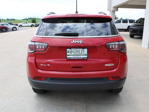 Used 2018 Jeep Compass Latitude w/ Cold Weather Group AWD/4WD image 8