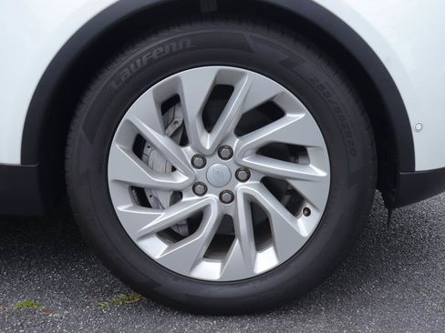 Used 2024 Land Rover Discovery S AWD/4WD image 42
