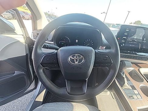 Used 2022 Toyota Sienna LE AWD/4WD image 12