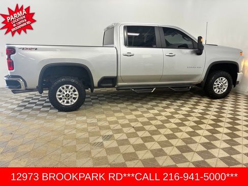 Used 2022 Chevrolet Silverado 2500 LT w/ Convenience Package AWD/4WD image 4