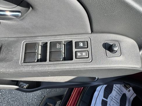 Used 2022 Nissan Frontier SV AWD/4WD image 10