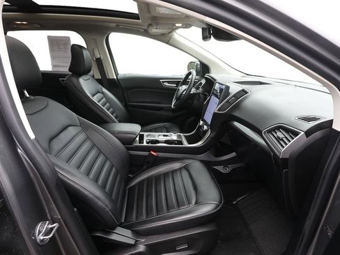 Used 2023 Ford Edge SEL w/ Convenience Package image 4
