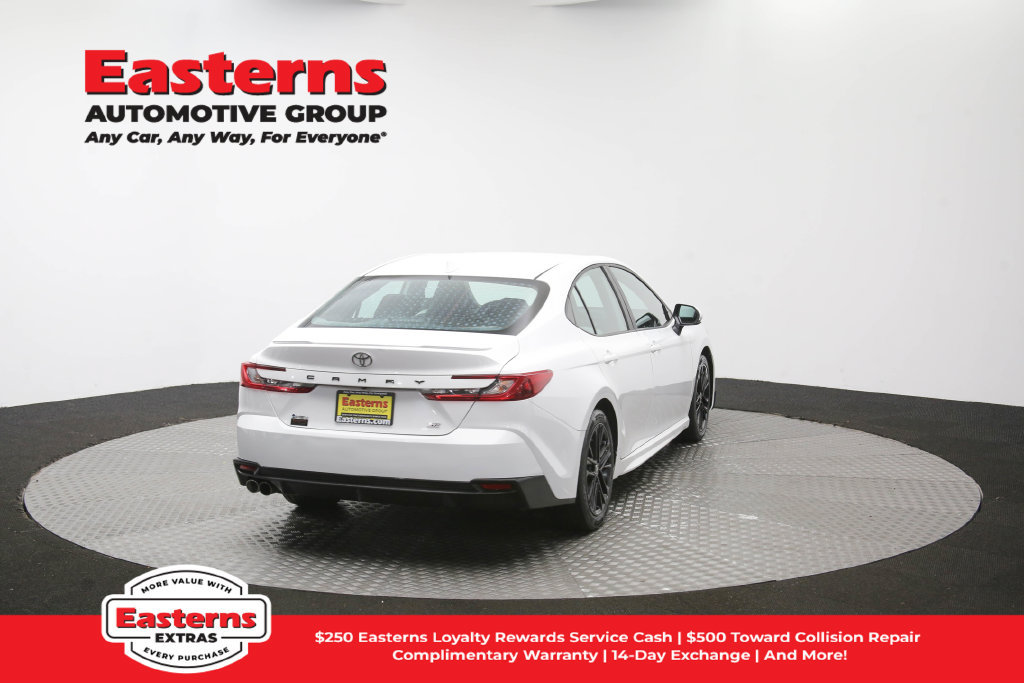 Used 2025 Toyota Camry SE FWD image 41