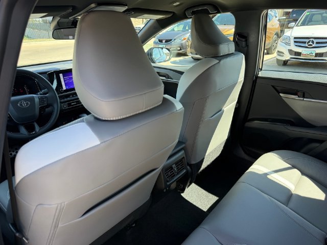 Used 2026 Toyota Camry SE FWD image 25