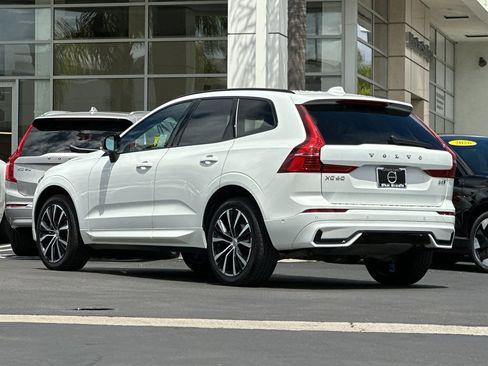 Certified 2025 Volvo XC60 B5 Plus AWD/4WD image 3