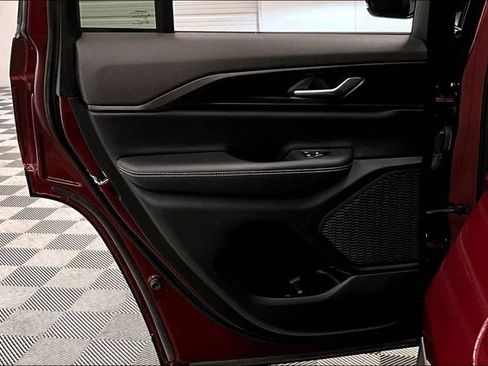 Used 2023 Jeep Grand Cherokee Altitude image 21