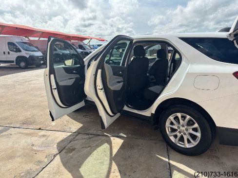 Used 2021 Chevrolet Equinox LS FWD image 13