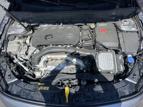 Used 2025 Mercedes-Benz GLB 250 250 image 36