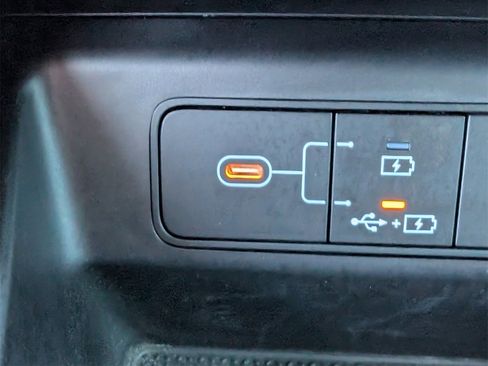 Used 2025 Hyundai Santa Cruz SE image 18