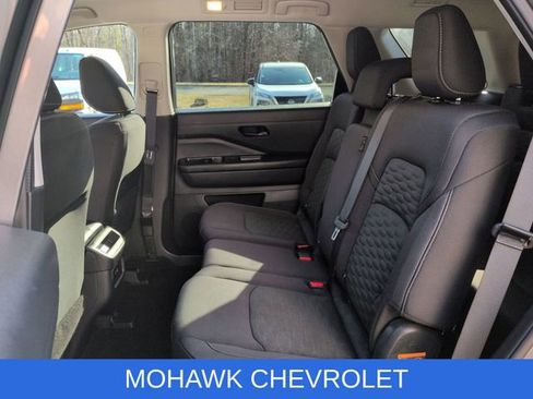 Used 2024 Nissan Pathfinder S AWD/4WD image 23
