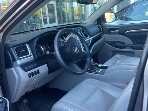 Used 2016 Toyota Highlander Limited w/ Driver Technology Package image 1