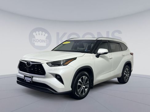 Used 2022 Toyota Highlander XLE AWD/4WD image 5