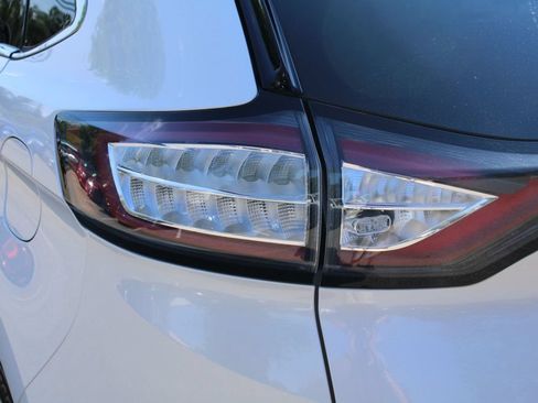 Used 2018 Ford Edge Titanium w/ Equipment Group 301A FWD image 12