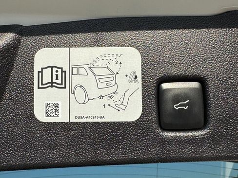 Certified 2020 Ford Escape SEL image 19
