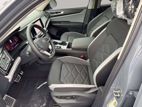 New 2026 Volkswagen Atlas Peak Edition image 7