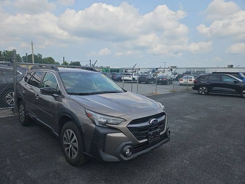 Used 2023 Subaru Outback Premium AWD/4WD image 2