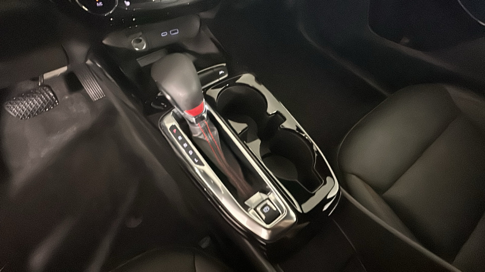 Used 2024 Chevrolet Trax RS w/ Sunroof Package FWD image 26