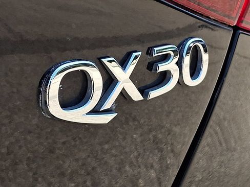 Used 2018 INFINITI QX30 Premium w/ Navigation Package AWD/4WD image 31