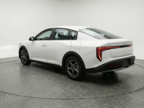Used 2025 Kia K4 LXS image 5