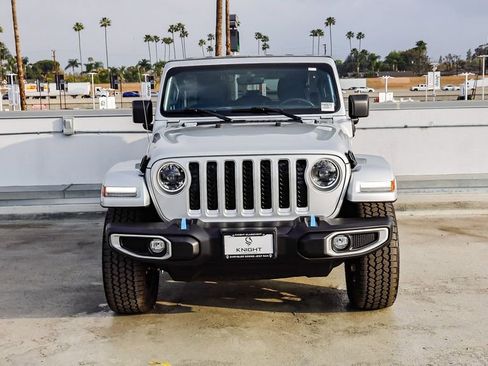 Used 2023 Jeep Wrangler Unlimited Sahara AWD/4WD image 3
