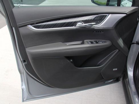 Used 2024 Cadillac XT6 Premium Luxury FWD image 24