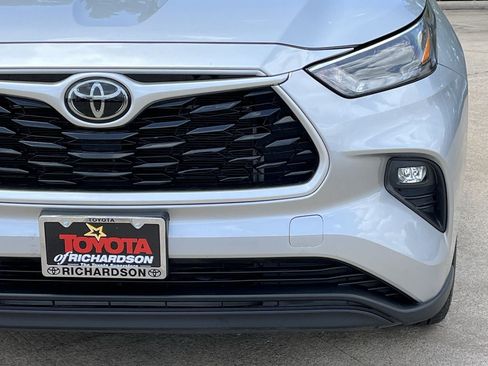 Used 2023 Toyota Highlander LE AWD/4WD image 8