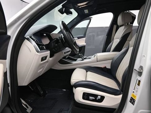 Used 2021 BMW X7 M50i w/ Dynamic Handling Package AWD/4WD image 17