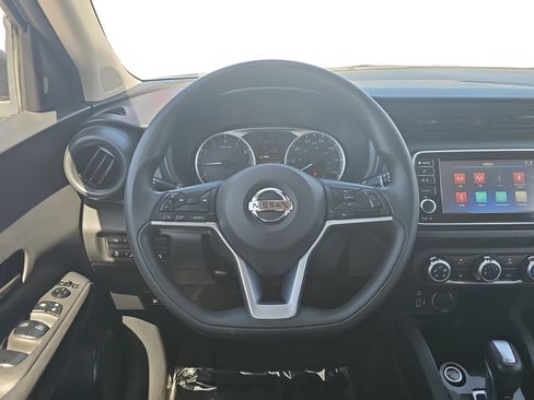 Used 2021 Nissan Kicks S FWD image 13