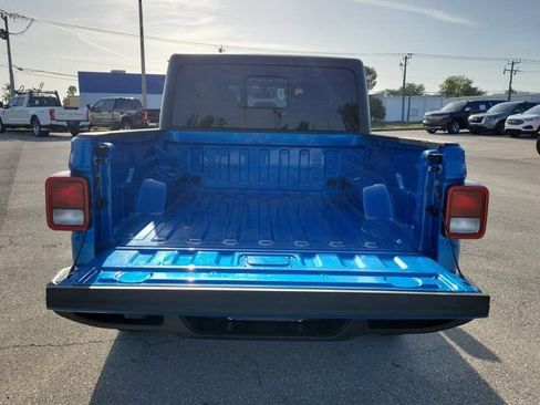 Used 2023 Jeep Gladiator Sport AWD/4WD image 14