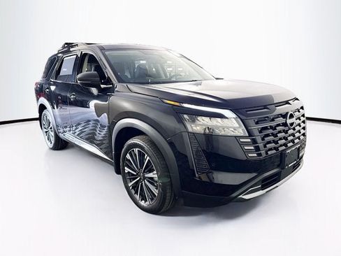 New 2026 Nissan Pathfinder Platinum w/ Cargo Package AWD/4WD image 3