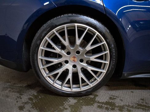 Certified 2024 Porsche Panamera 4 image 17