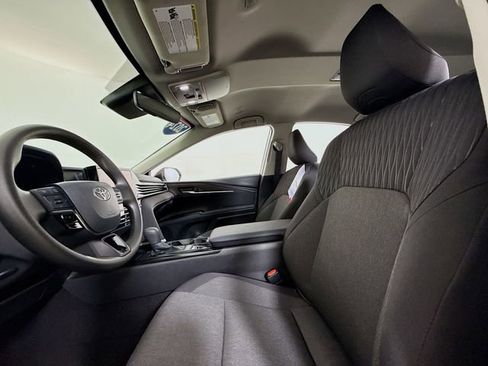 Used 2025 Toyota Camry LE w/ Convenience Package image 6