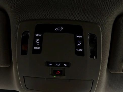 Used 2026 Toyota Sienna LE FWD image 29