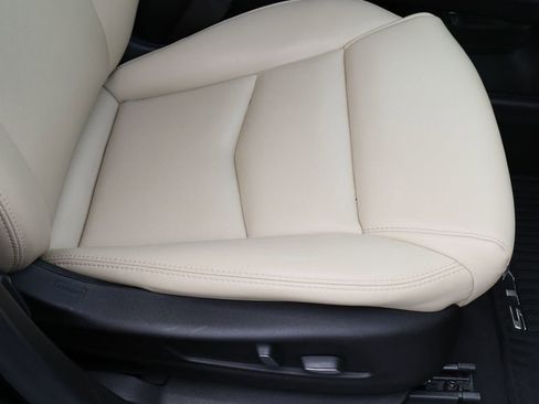 Used 2018 Cadillac XT5 FWD image 29