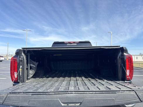 Certified 2022 GMC Sierra 3500 Denali w/ Denali Black Diamond Edition AWD/4WD image 23