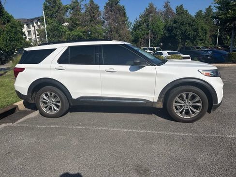 Used 2023 Ford Explorer XLT w/ Equipment Group 202A AWD/4WD image 3