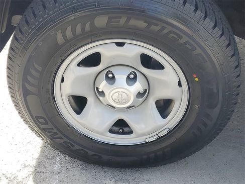 Certified 2022 Toyota Tacoma SR5 image 5