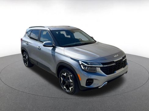 Used 2025 Kia Seltos S image 1