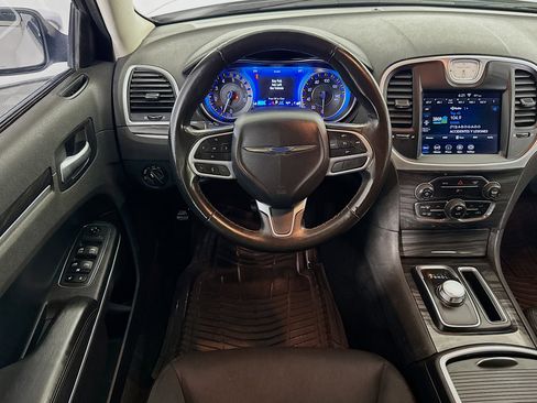 Used 2020 Chrysler 300 Touring w/ Chrome Appearance Package RWD image 16