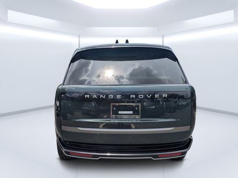 Used 2025 Land Rover Range Rover SE AWD/4WD image 4