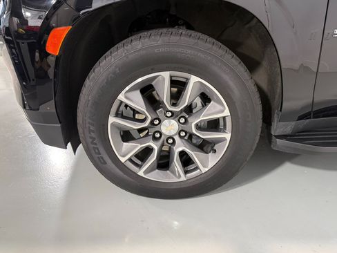 Used 2022 Chevrolet Suburban LT w/ Luxury Package image 27