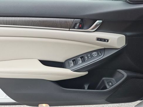 Used 2022 Honda Accord Touring image 16