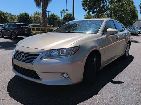 Used 2014 Lexus ES 300h w/ Luxury Package w/Bamboo Trim FWD image 4